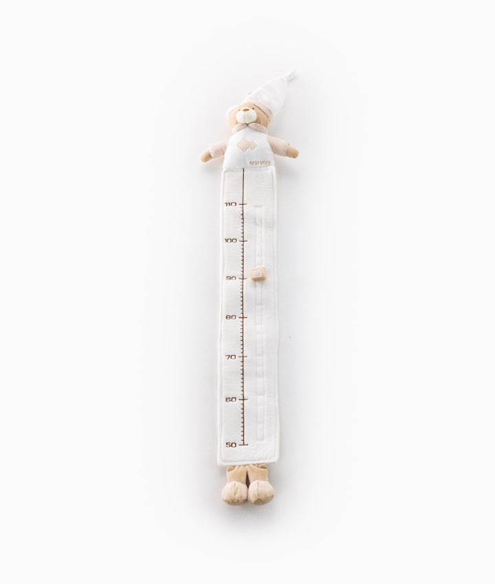 White and beige baby growth chart