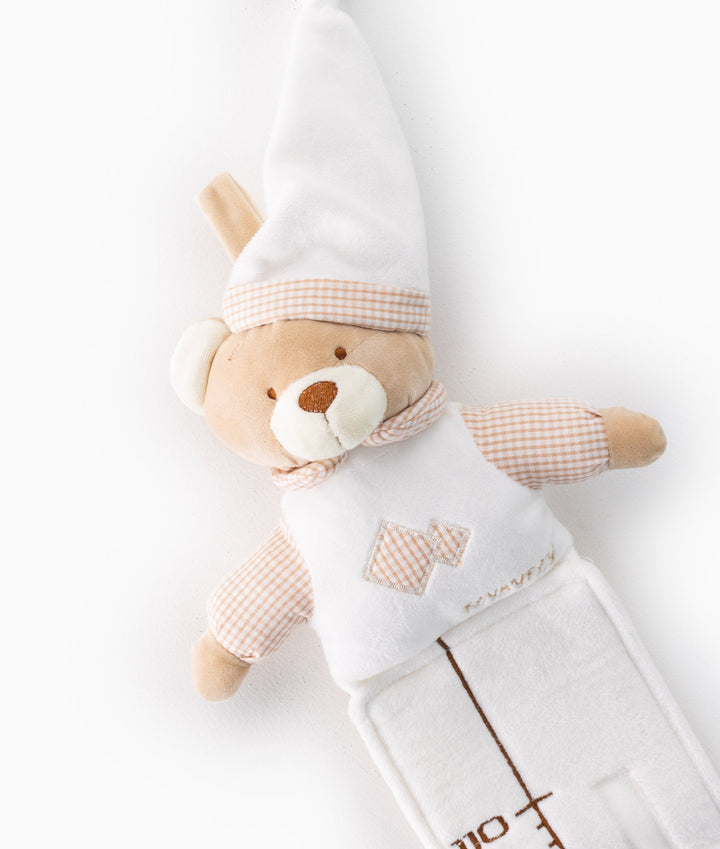 White and beige baby growth chart